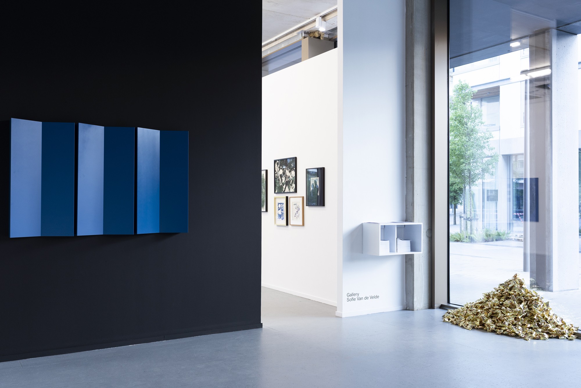 Groupshow, L'Heure Bleue - Part I